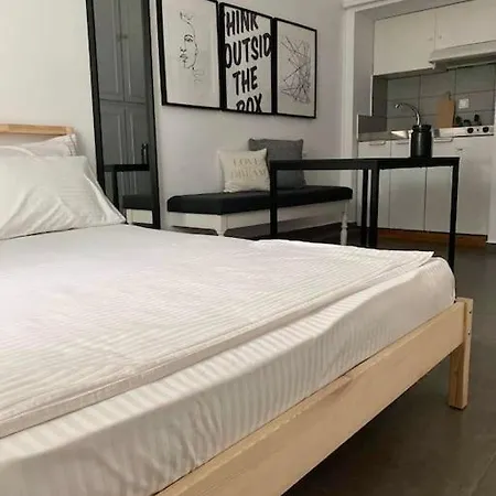 3-bedroom Central, Spacious And Bright Apartment. Apartment *