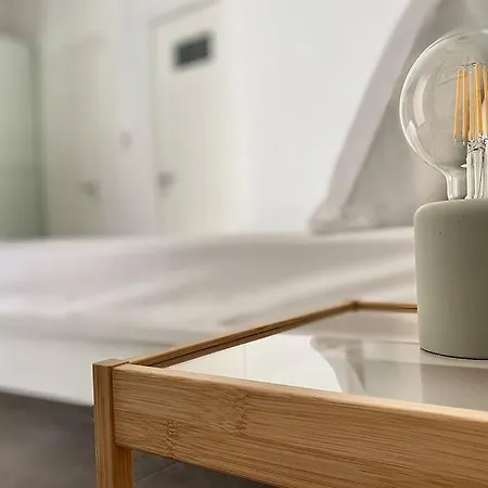 3-bedroom Central, Spacious And Bright Apartment. Apartment *