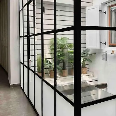 3-bedroom Central, Spacious And Bright Apartment. *