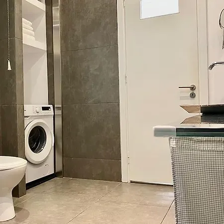 Apartment 3-bedroom Central, Spacious And Bright Apartment.