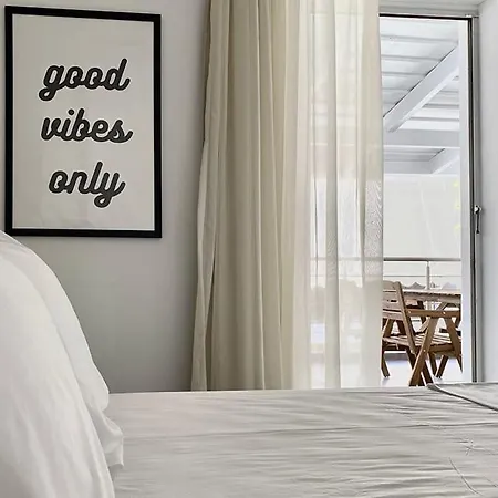 3-bedroom Central, Spacious And Bright Apartment. Apartment