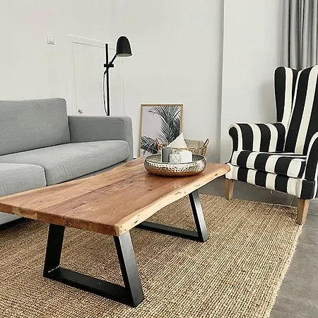 3-bedroom Central, Spacious And Bright Apartment. Apartment