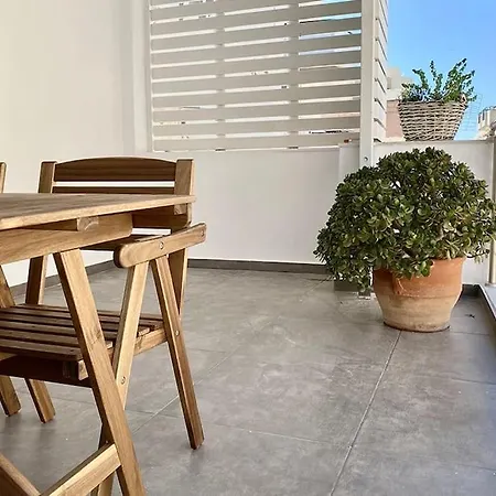 Apartment 3-bedroom Central, Spacious And Bright Apartment.