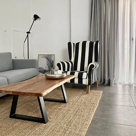 Apartment 3-bedroom Central, Spacious And Bright Apartment.