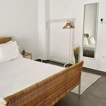 Apartment 3-bedroom Central, Spacious And Bright Apartment. *