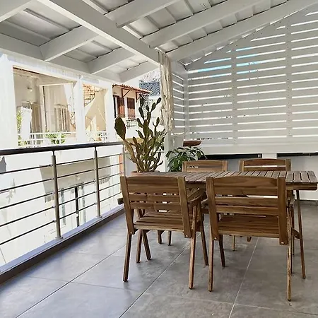 Apartment 3-bedroom Central, Spacious And Bright Apartment.