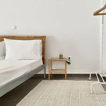 3-bedroom Central, Spacious And Bright Apartment. Apartment *